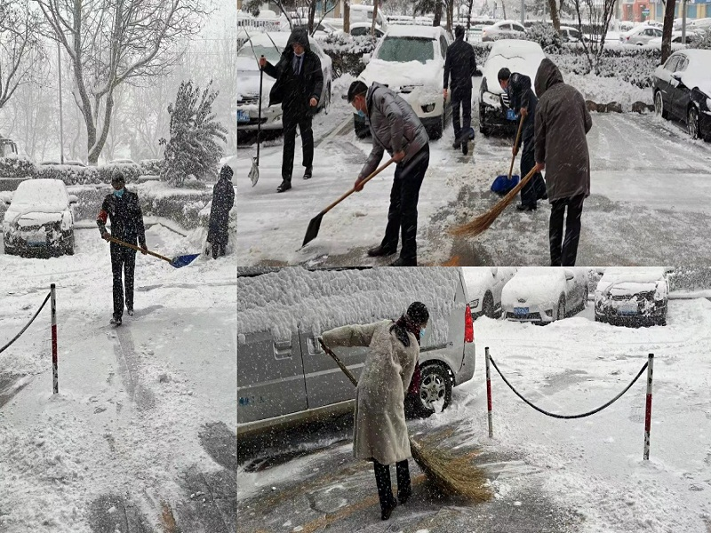 建行威海分行文登支行：清扫积雪，消除安全隐患
