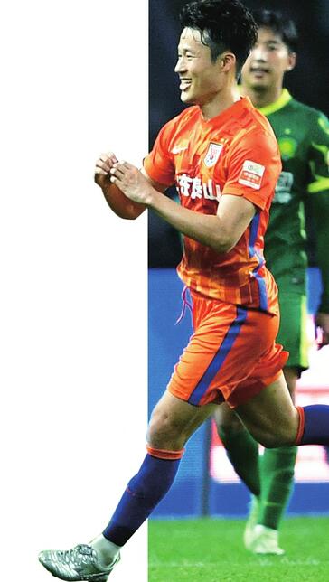 连轰世界波助泰山队领跑中超 孙准浩已成“定海神针” 除了冠军，他还要争夺最佳球员