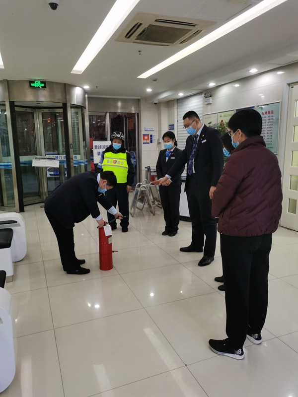 建行泰安分行泰山支行：宝龙广场分理处组织消防应急预案演练