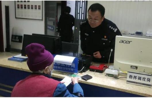 86岁老人独自到派出所找爸爸 任由岁月流转，我们都是想念爸爸的孩子