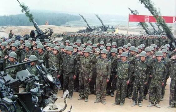 中国军人专属“潮服”上新!五分钟看懂我军作训服“进化史”