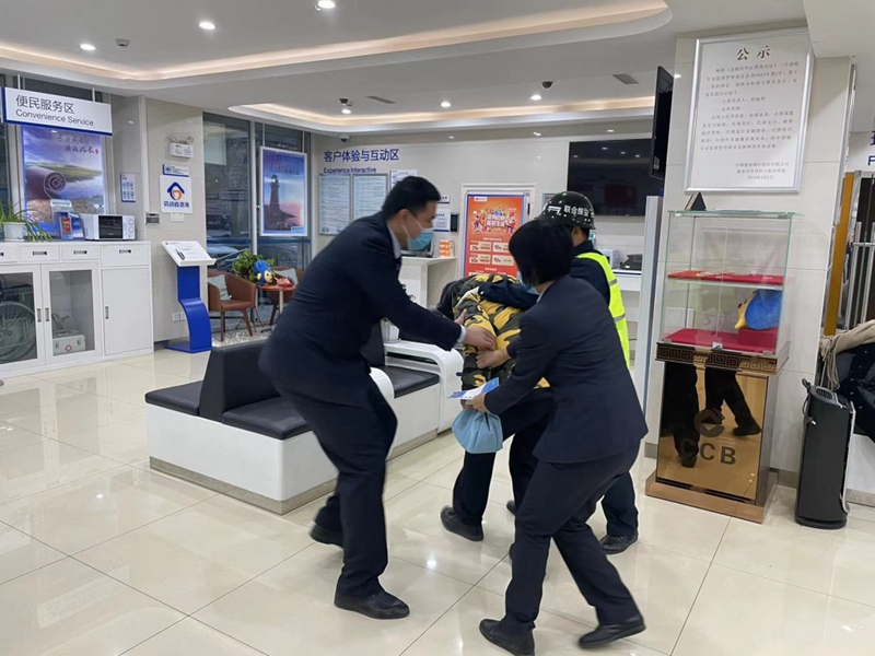 建行泰安分行泰山支行：岱阳大街分理处组织防抢劫应急预案演练