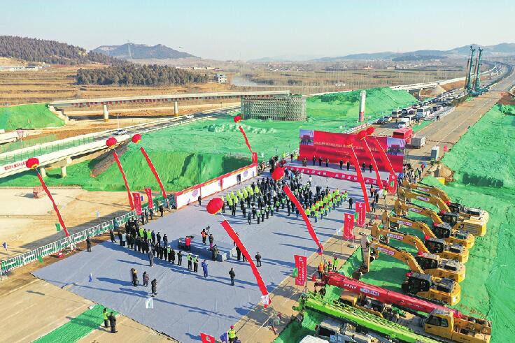 山东南北交通“大动脉”济广高速济菏段改扩建昨日开工 双向四车道变八车道，建设工期3年