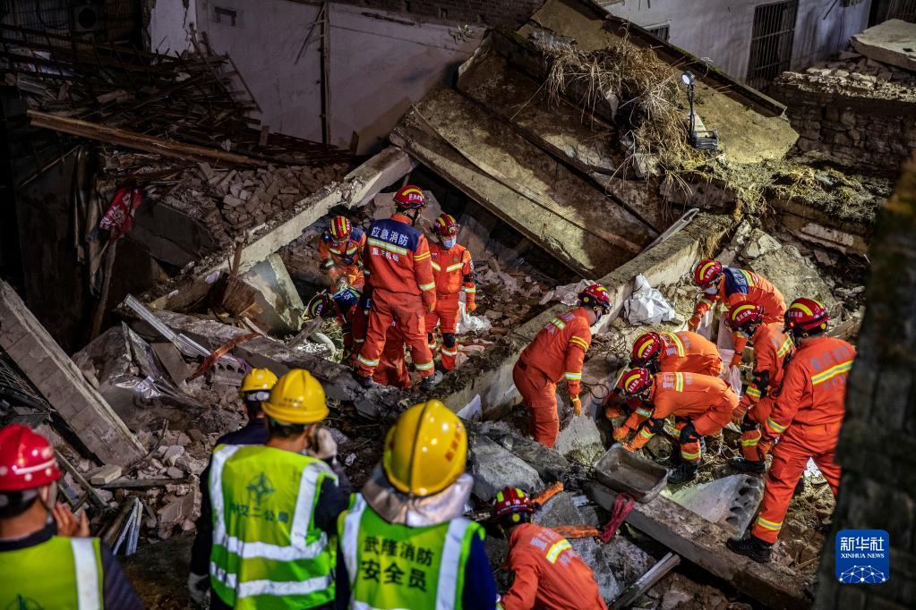 初判“疑似燃气泄漏燃爆”，现场救援难度较大——重庆武隆食堂坍塌事故调查