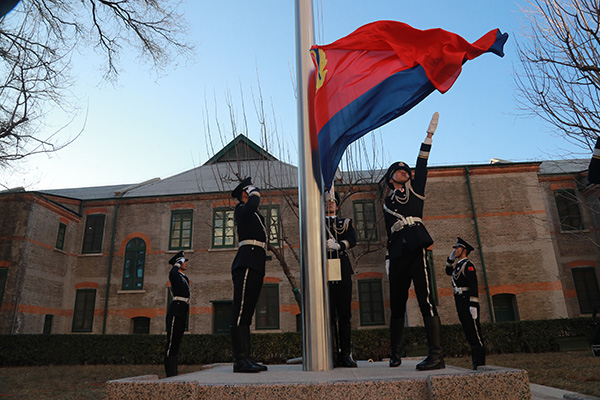 一支党和人民完全可以信赖的有坚强战斗力的队伍——写在第二个“中国人民警察节”之际