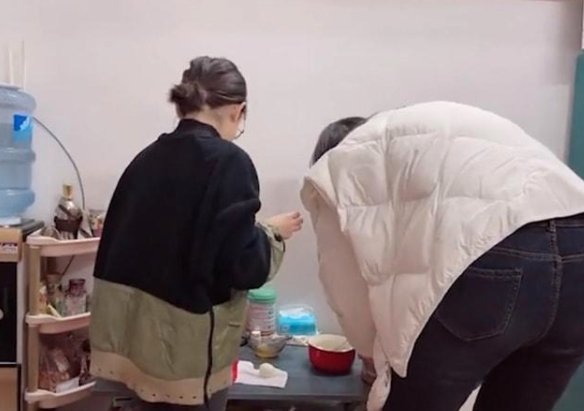 大受震惊女子开车30公里给老公前妻女儿送饭这关系太奇妙了