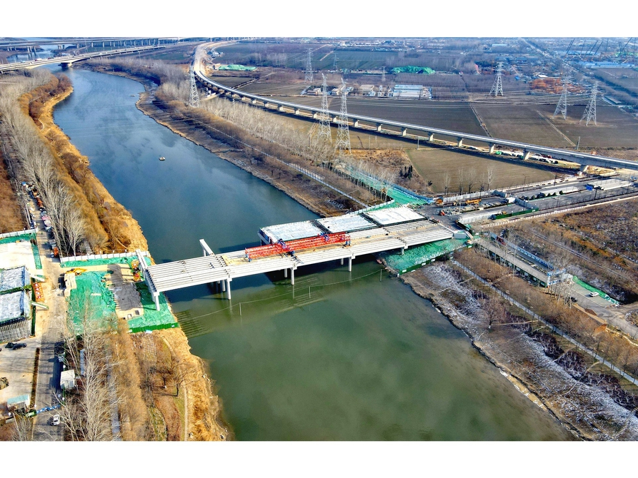 Sports olympiques Middle Road traversant le pont Xiaoqinghe commence à construire le tablier du pont