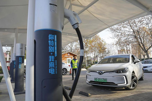 述评：新赛道、新打法、新使命——中国汽车业站上新起点