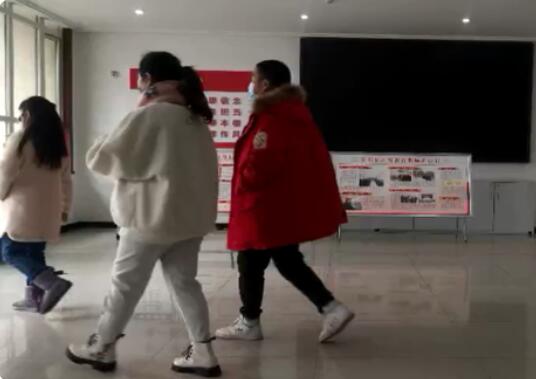 冲动的惩罚 怒剪32件婚纱事件双方达成5万赔偿