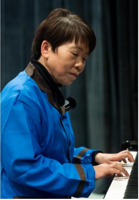 惊艳！清华保洁阿姨弹钢琴，刷屏朋友圈！