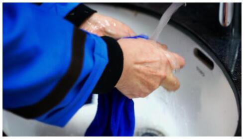 惊艳！清华保洁阿姨弹钢琴，刷屏朋友圈！