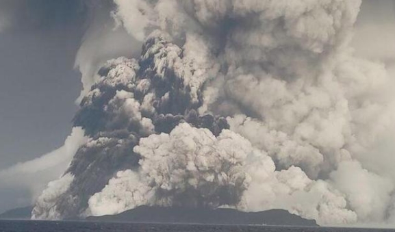 汤加火山爆发威力约千颗原子弹 广州男子汤加失联:曾转钱给妻子 