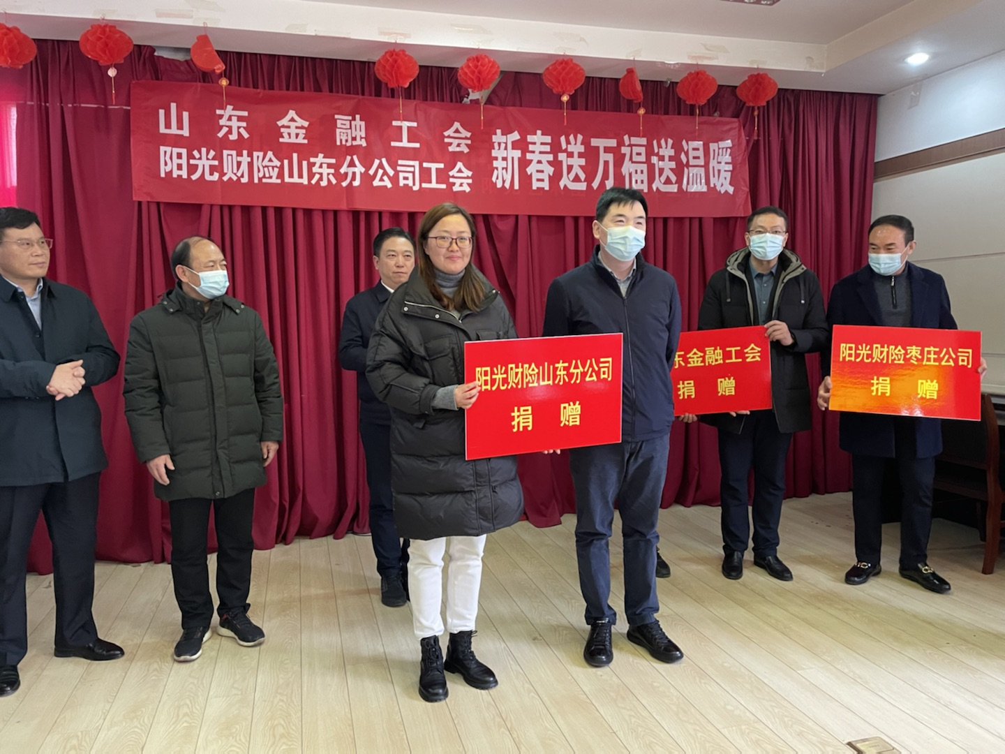 山东金融工会携手阳光财险山东分公司成功举办“送万福、进万家”书法公益献 爱心活动