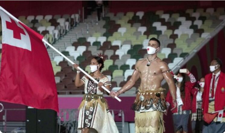 汤加旗手“半裸哥”与家人失联 还记得奥运开闭幕式半裸哥吗？