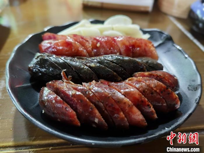 卖卤肉饭的台湾大叔：期盼台湾早日回到祖国怀抱