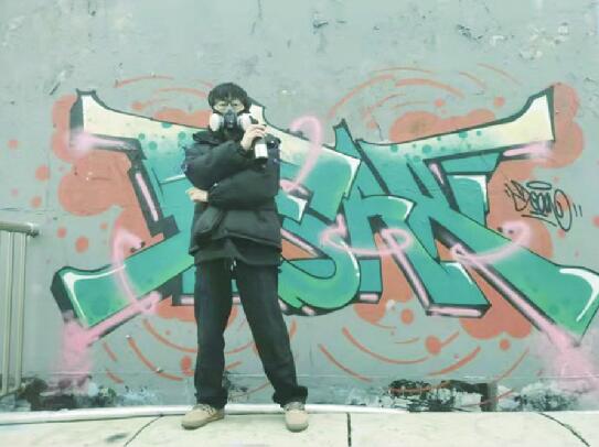 从爱好者到实现“兴趣自由”，从盲从潮流到改变反思 济南涂鸦青年与他的“涂鸦圈”