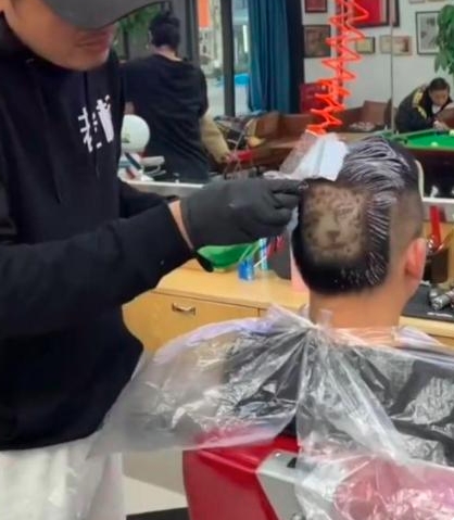 头脑封豹?浙江一男子剪金钱豹发型 《西游记》金钱豹头像走红