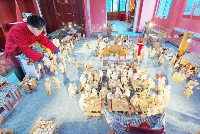 Group Carving Miniature Works Exhibits Ji’nan Songs and Art