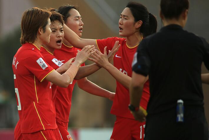 女足亚洲杯｜中国女足3:1逆转越南 王霜两传一射