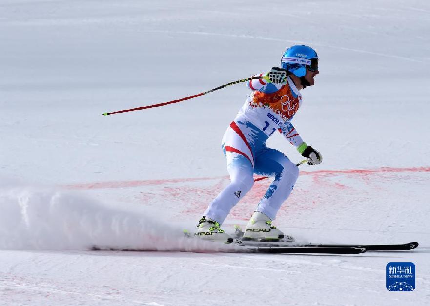 高山滑雪男子滑降进行第一次训练 国际高手赞赛道雪况