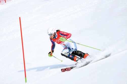 孔宁)昨天下午,北京冬奥会高山滑雪女子回转比赛在国家高山滑雪中心"