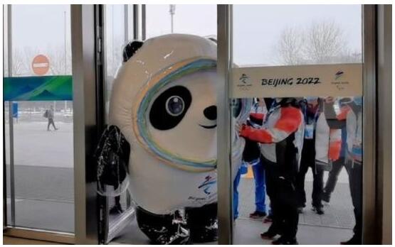 “冰墩墩”总设计师曹雪:热度之下更需“冷思考”