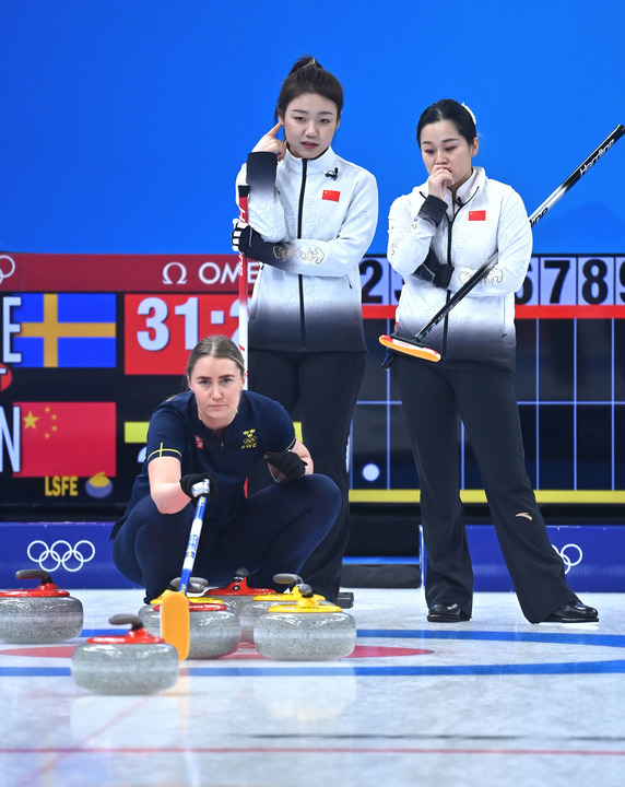 “丑小鸭”突变“白天鹅”——中国冰壶女队何以拿下卫冕冠军
