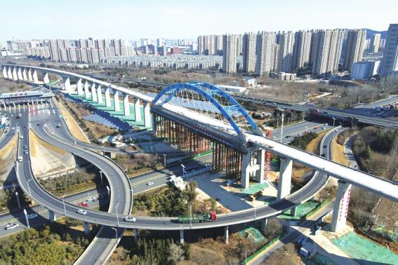 Achèvement du pont de la gare ferroviaire à grande vitesse de Jilai à Ganggou