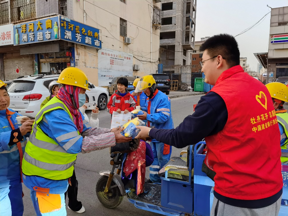 建行菏泽分行：组织开展学雷锋志愿服务活动