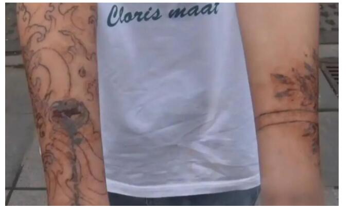 14岁女孩文“花臂”妈妈崩溃 未成年人文身不是私事家事