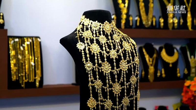 Une exposition de bijoux se tient à Dacca, au Bangladesh