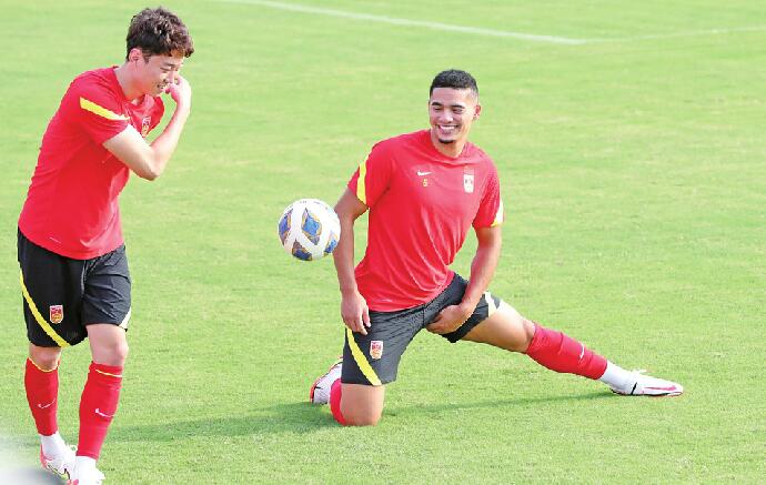 国足12强赛最后两战，入籍球员仅蒋光太“不离不弃” 再议归化：一场游戏一场梦？