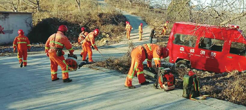 【践行社会主义核心价值观】清明期间，森林消防员们全员全勤到岗 山林“零火情”，背后有一支“巡山队”