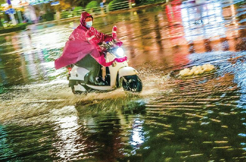 受较强冷空气影响，济南昨夜上演“冷暖大逆转” 滚滚春雷+降雨后，今天最高气温16℃