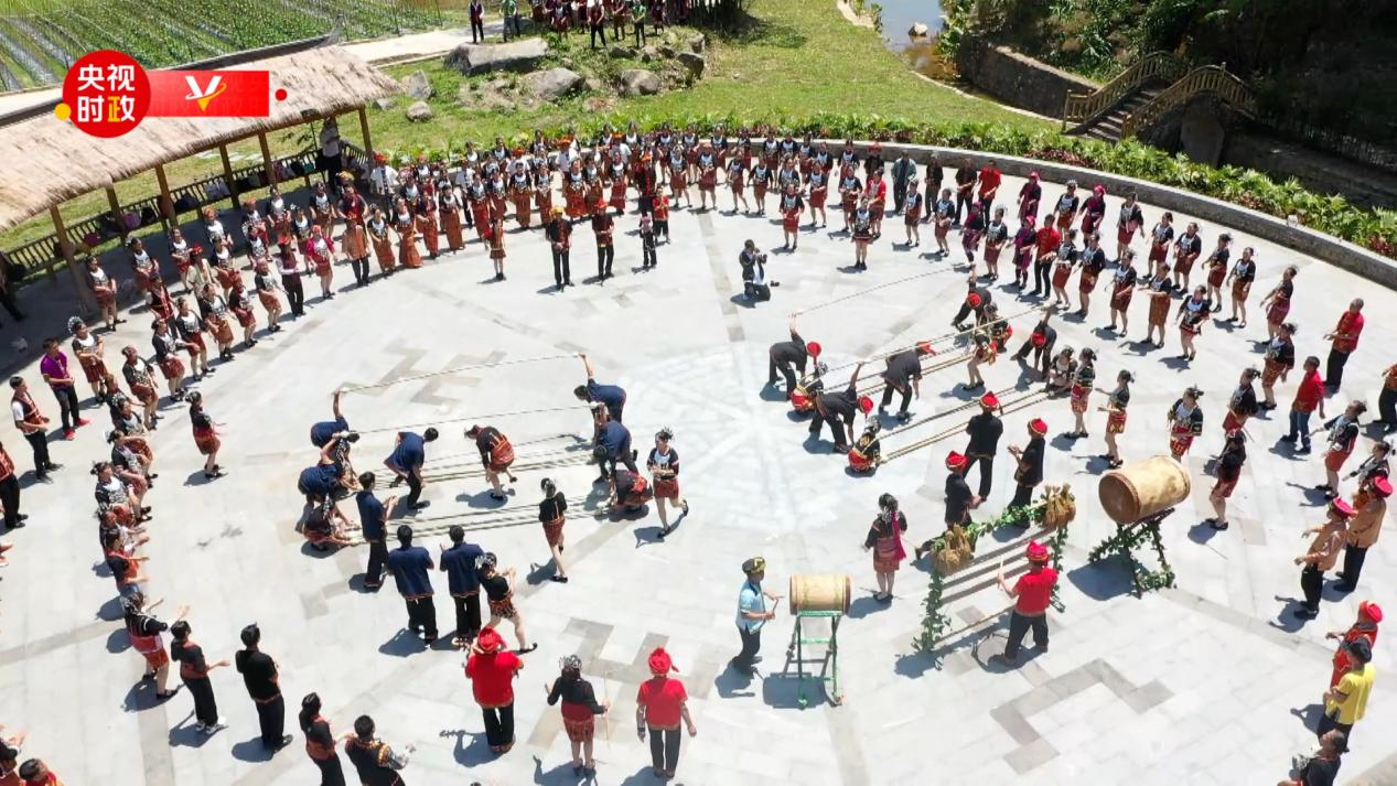 时政现场评丨跟随总书记的脚步 体会黎族小村寨里的“国之大者”