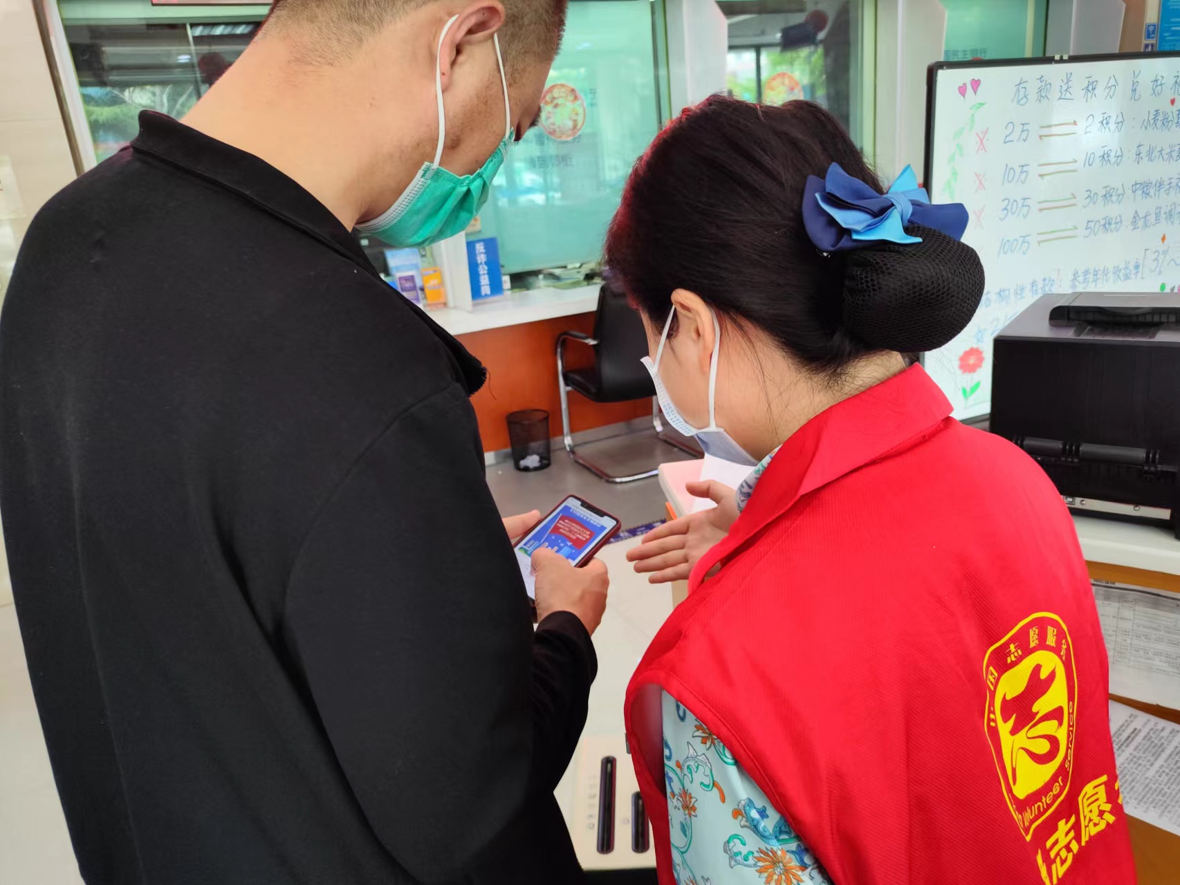 中国民生银行济宁分行开展 “4·15全民国家安全教育日”普法宣传活动