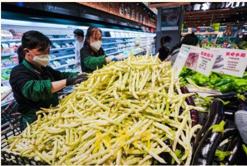 新黄河记者探访历下区家家悦、银座超市,蔬菜堆满货架 物资供应不断