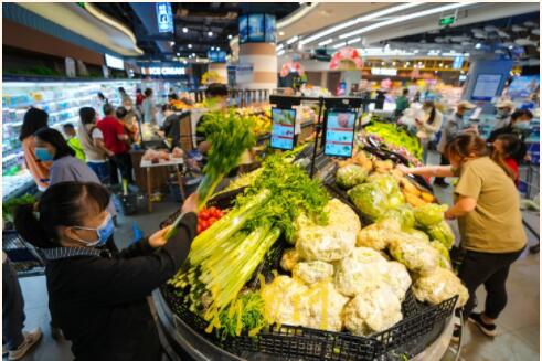 新黄河记者探访历下区家家悦、银座超市,蔬菜堆满货架 物资供应不断