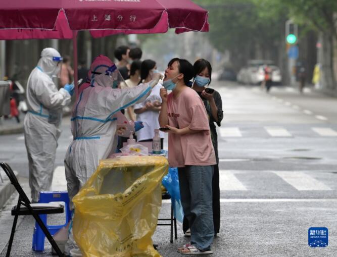 上海展开全市“三区”内人员全员核酸筛查