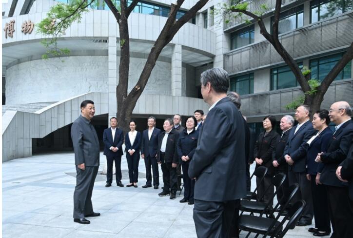 一见·总书记的尊师重教情