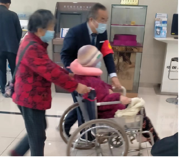 建行济宁运河支行：大堂经理贴心服务赢赞誉