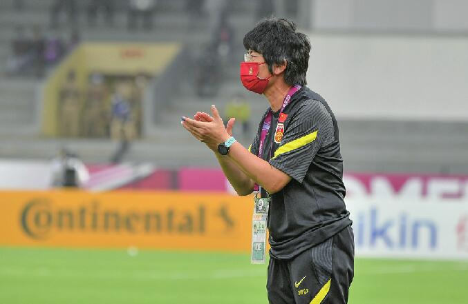 两支国字号“相背而行”——女足集结剑指东亚杯 男足没比赛也不消停