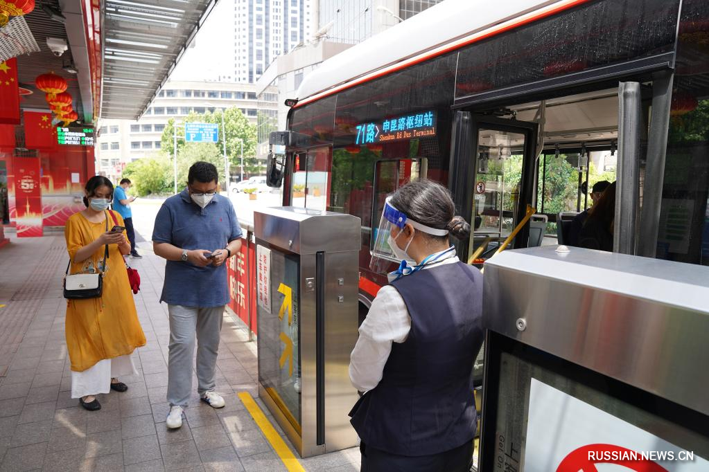 В Шанхае постепенно восстанавливается движение общественного транспорта между городскими районами