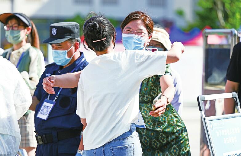 2022年夏季高考开考，各方助力护航，考场内外“共答卷”