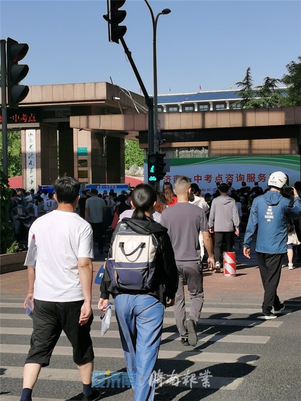 高考考点过街绿灯为考生多亮10秒钟