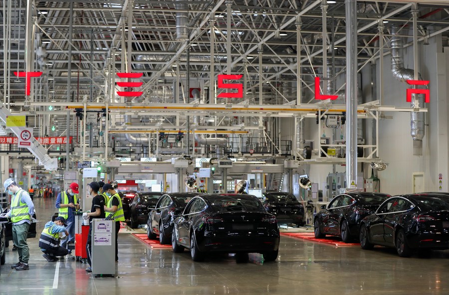(Multimídia) Fábrica da Tesla em Shanghai retoma produção completa