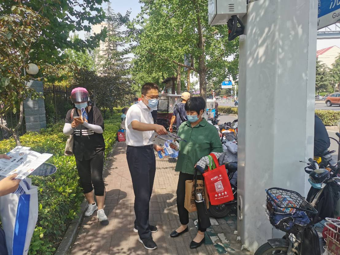中国民生银行济宁分行开展“助力高考与您同在”金融知识宣传活动