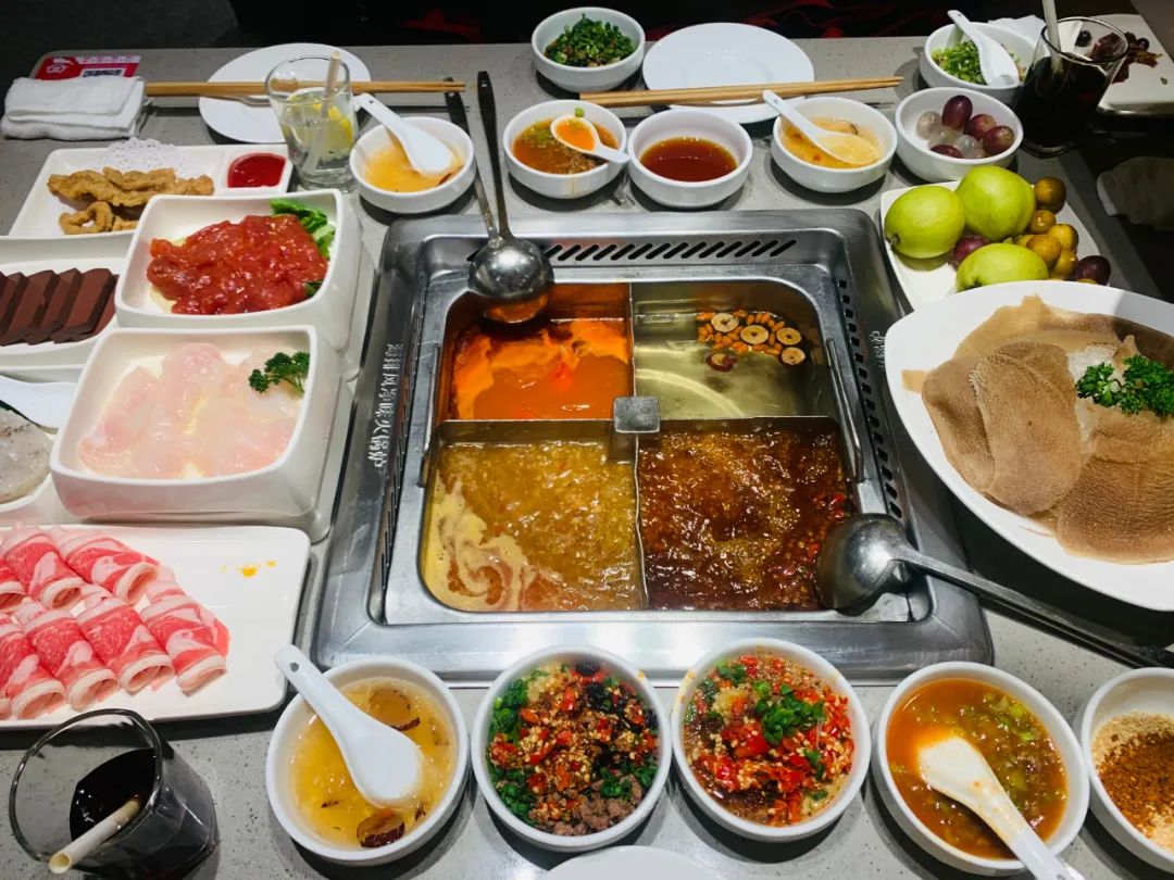 消费券来了,手续费减了,街上的烟火气旺起来了