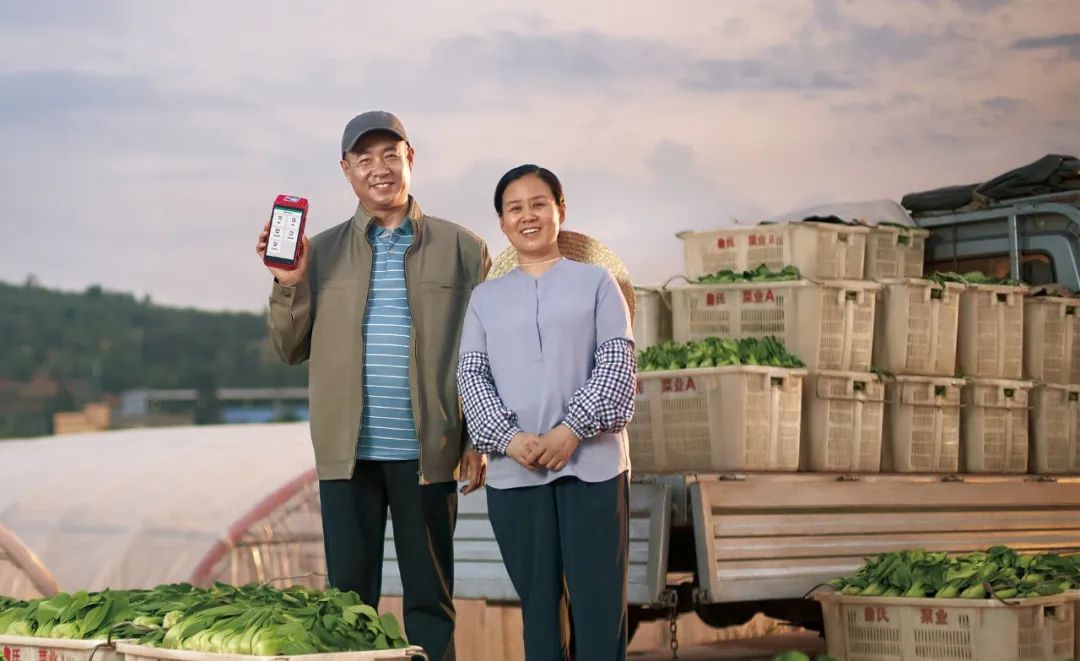 消费券来了,手续费减了,街上的烟火气旺起来了