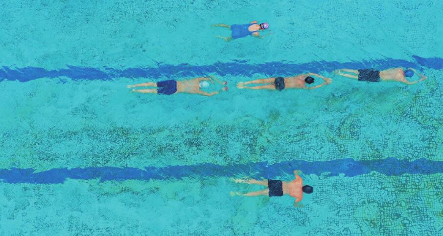 力争上游 2024年游泳将成济南体育中考选测项目，各学校“花式”开展教学民办学校多已“必修化”，无泳池学校探索与第三方合作办学